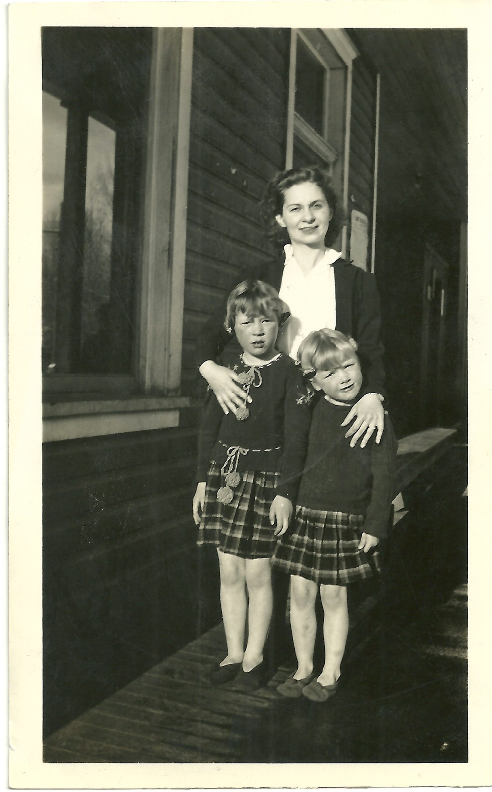 Dot McDowell, Lora & Johan Miller Coalmont 1942-43